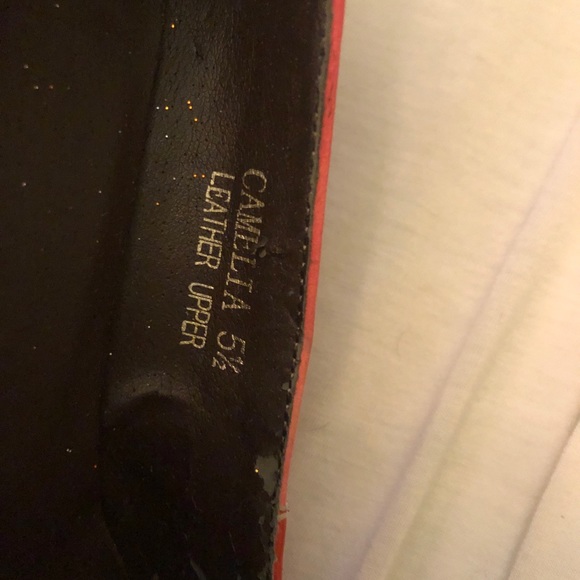 N.Y.L.A. Wingtip Platform Pumps/ Heals. Size 5 1/2. - Picture 6 of 6